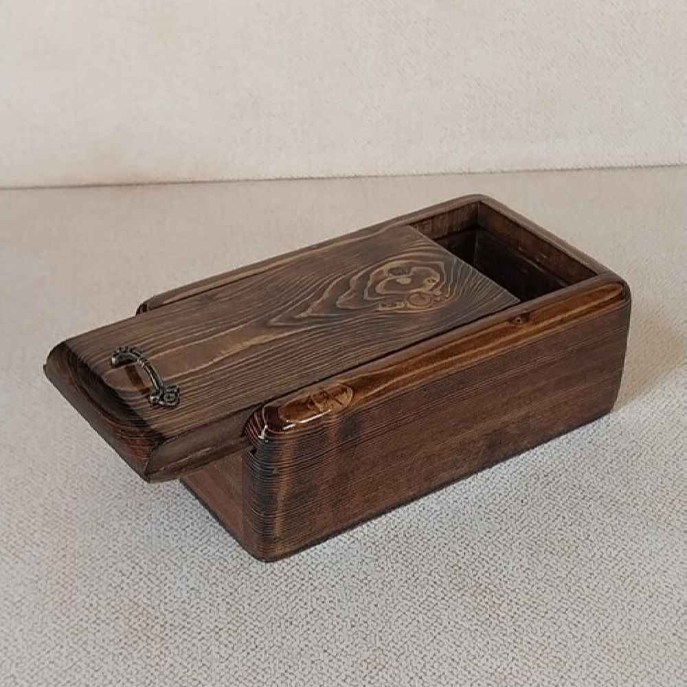 Rustikale Eleganz Schmuckbox, handgeschnitzt aus natürlichem Holz