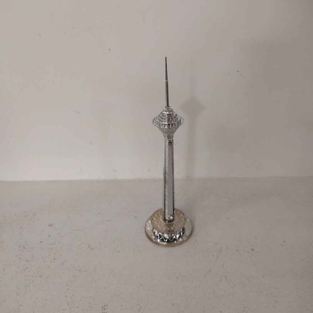 Milad-Turm Harzfigur