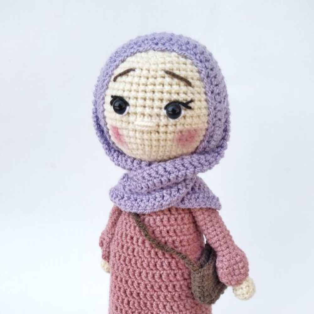 Amigurumi Handgemachte Gehäkelte Puppe mit Kopftuch – Islamisches Design | Weiches Kuscheltier für muslimische Kinder
