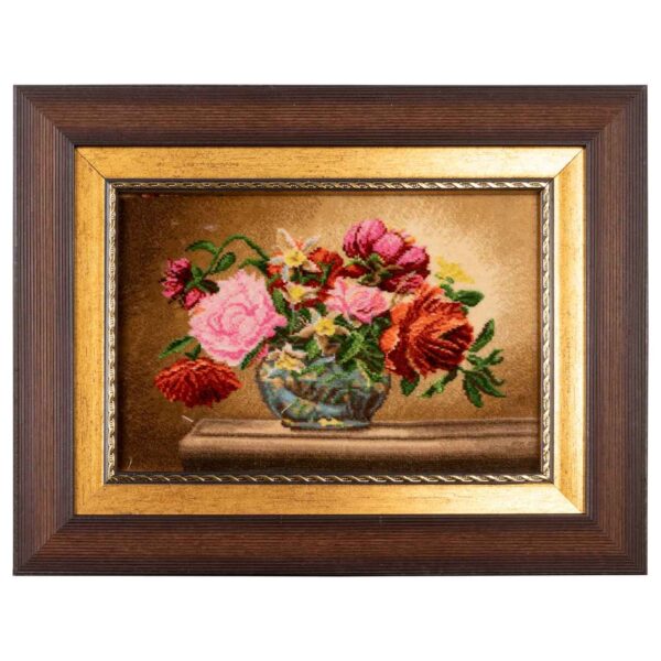 Handgeknüpfter persischer Bildteppich, der Blumen in einer Vase darstellt