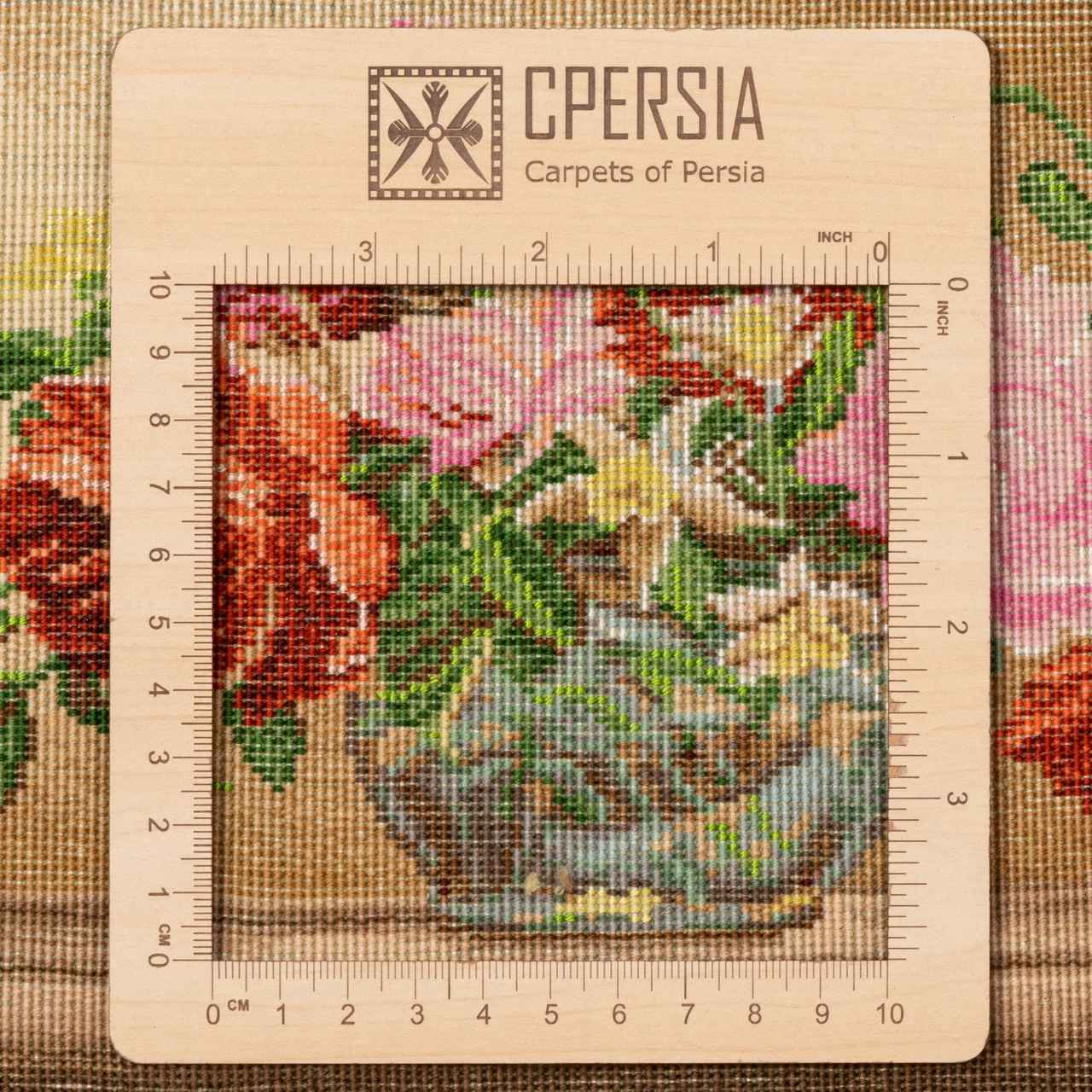 Handgeknüpfter persischer Bildteppich, der Blumen in einer Vase darstellt