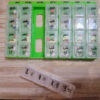 7-Tage Pillenorganisator mit 4 Fächern und Farsi-Etiketten