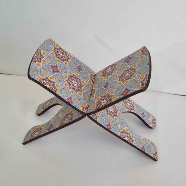 Faltbarer Koran-Ständer aus Holz mit geometrischem islamischem Muster