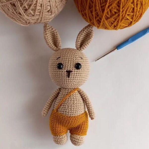 Handgemachtes Amigurumi Hase Kuscheltier – Braun | 15,5 cm Weich und Kuschelig