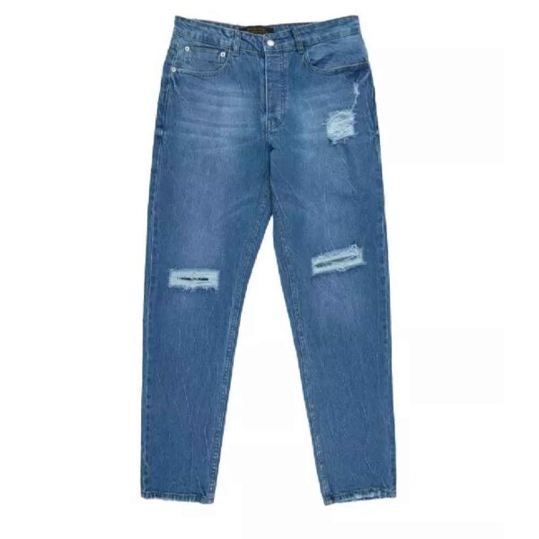 Gerade geschnittene Jeans mit Rissen, Sportoutfit für Männer