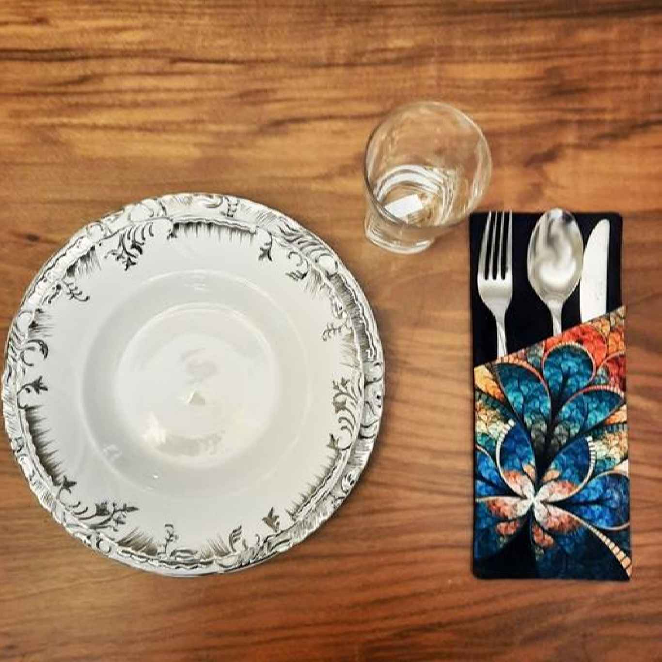 Samtbesteckbeutel mit Blumendesign – Stilvolle Tischdekoration