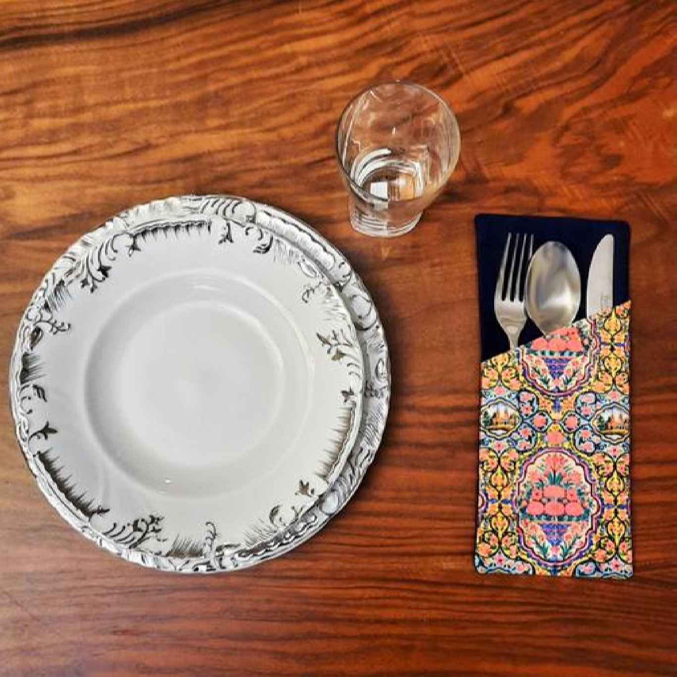 Samtbesteckbeutel – Aufwändiges Blumendesign für Stilvolle Dekoration