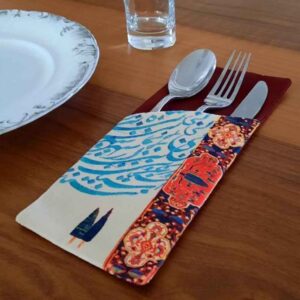 Samtbesteckbeutel mit persischer Kalligraphie – Schicke Tischdekoration