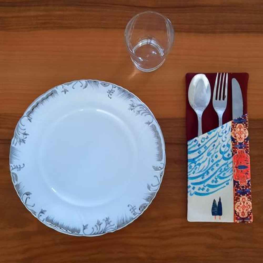 Samtbesteckbeutel mit persischer Kalligraphie – Schicke Tischdekoration