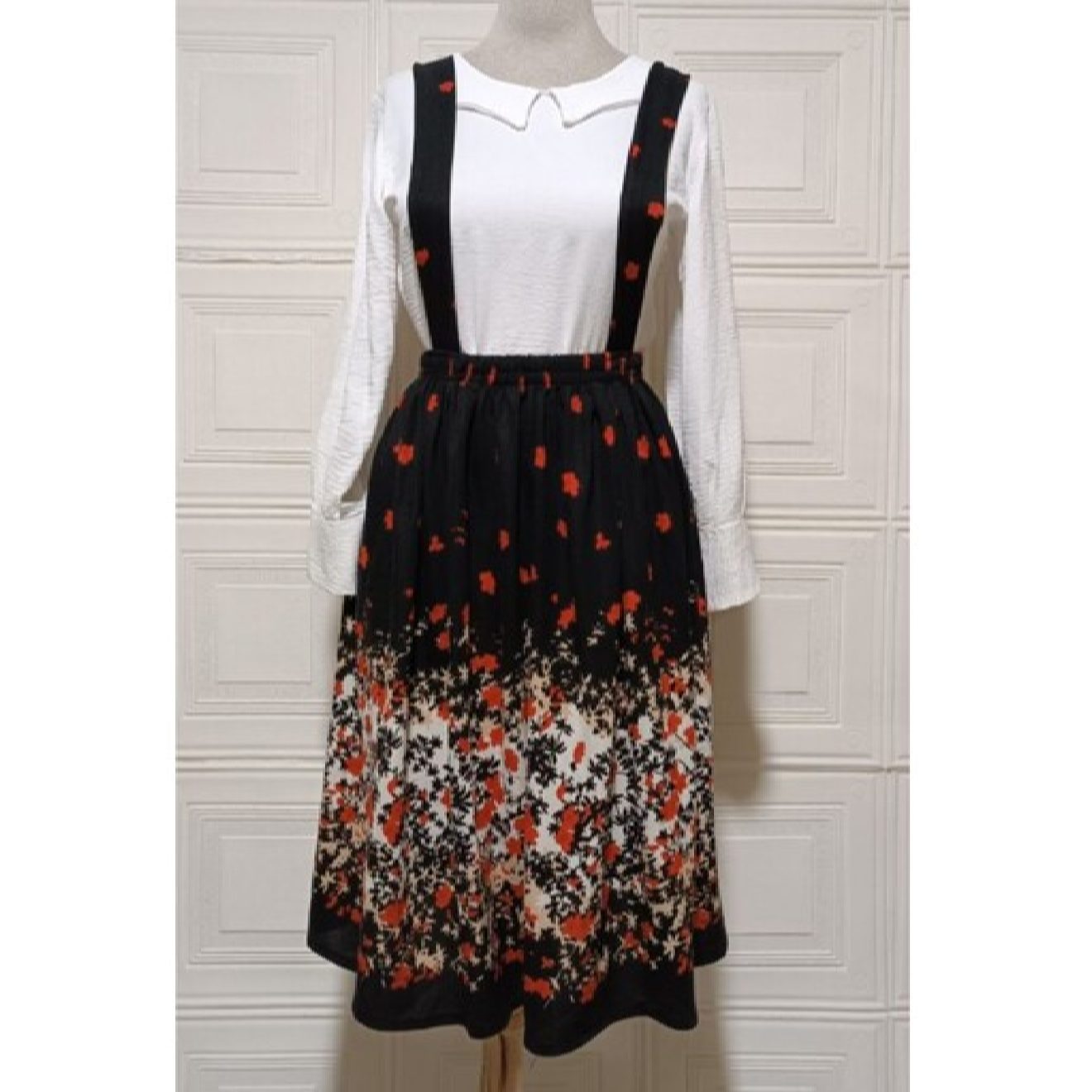 Damenrock mit Trägern, florales Design in Schwarz