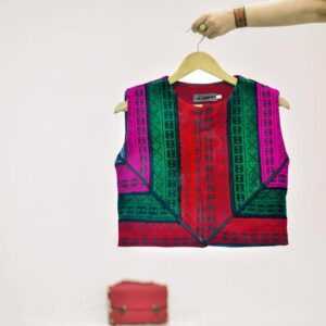 Damenweste mit persischer Nadelarbeit & Patchwork-Design