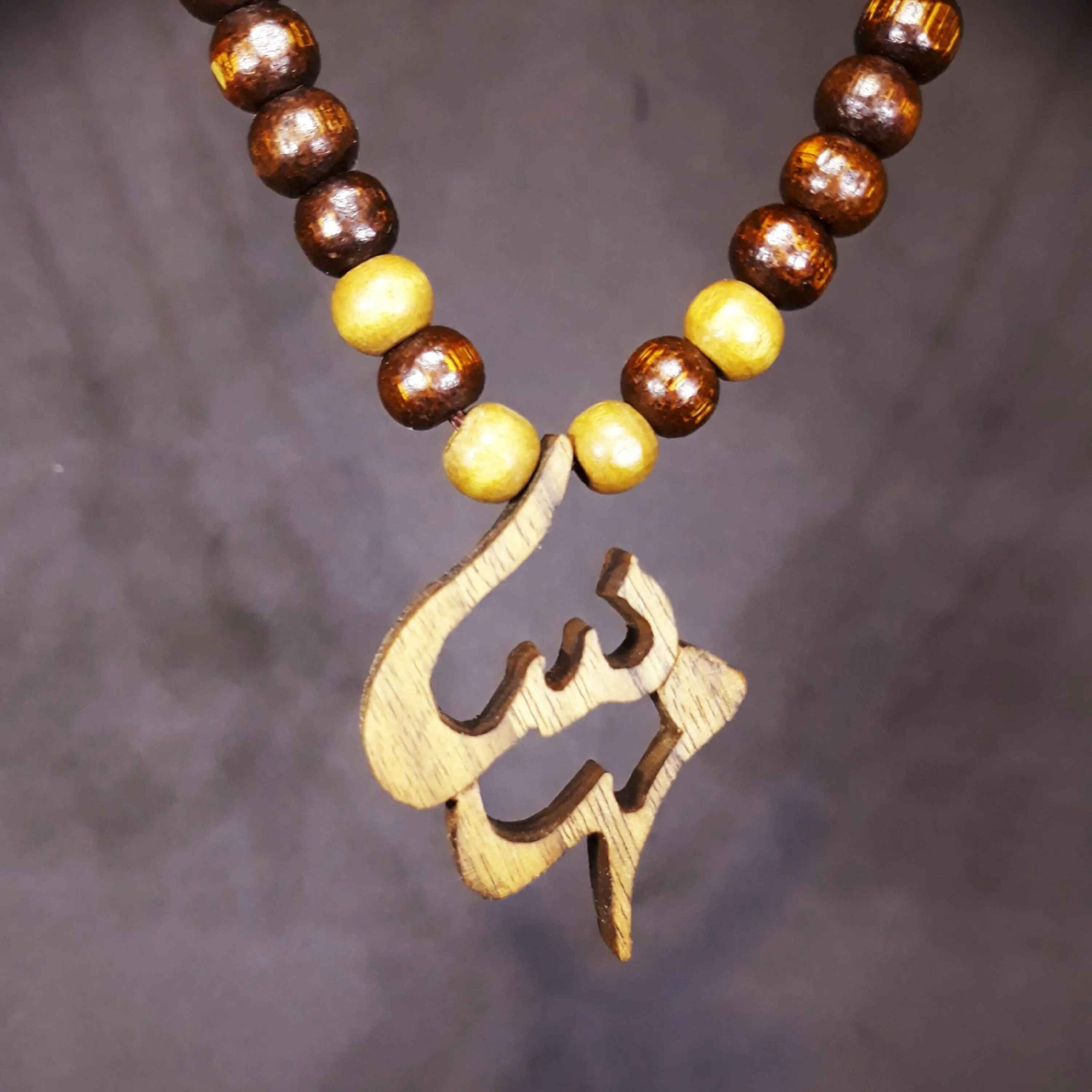 Farsi Name Halskette Graviertes Holz-Pendant Handgefertigt Mahsa