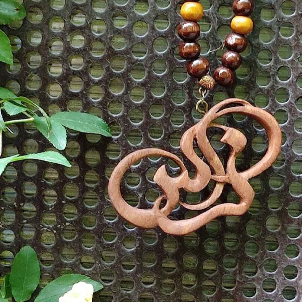 Farsi Name Halskette Graviertes Holz-Pendant Handgefertigt Narges