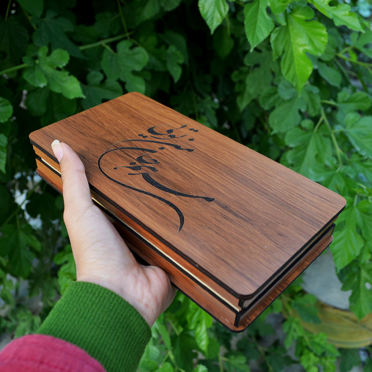 Holzbox zum Verschenken mit dem persischen Kalligrafiemuster