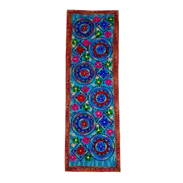 Handbestickter Tischläufer Modell Levi