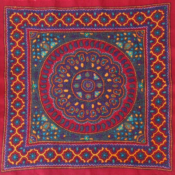 Pateh Kermans Eleganz Handgefertigte Tischdecke Bazoobandi