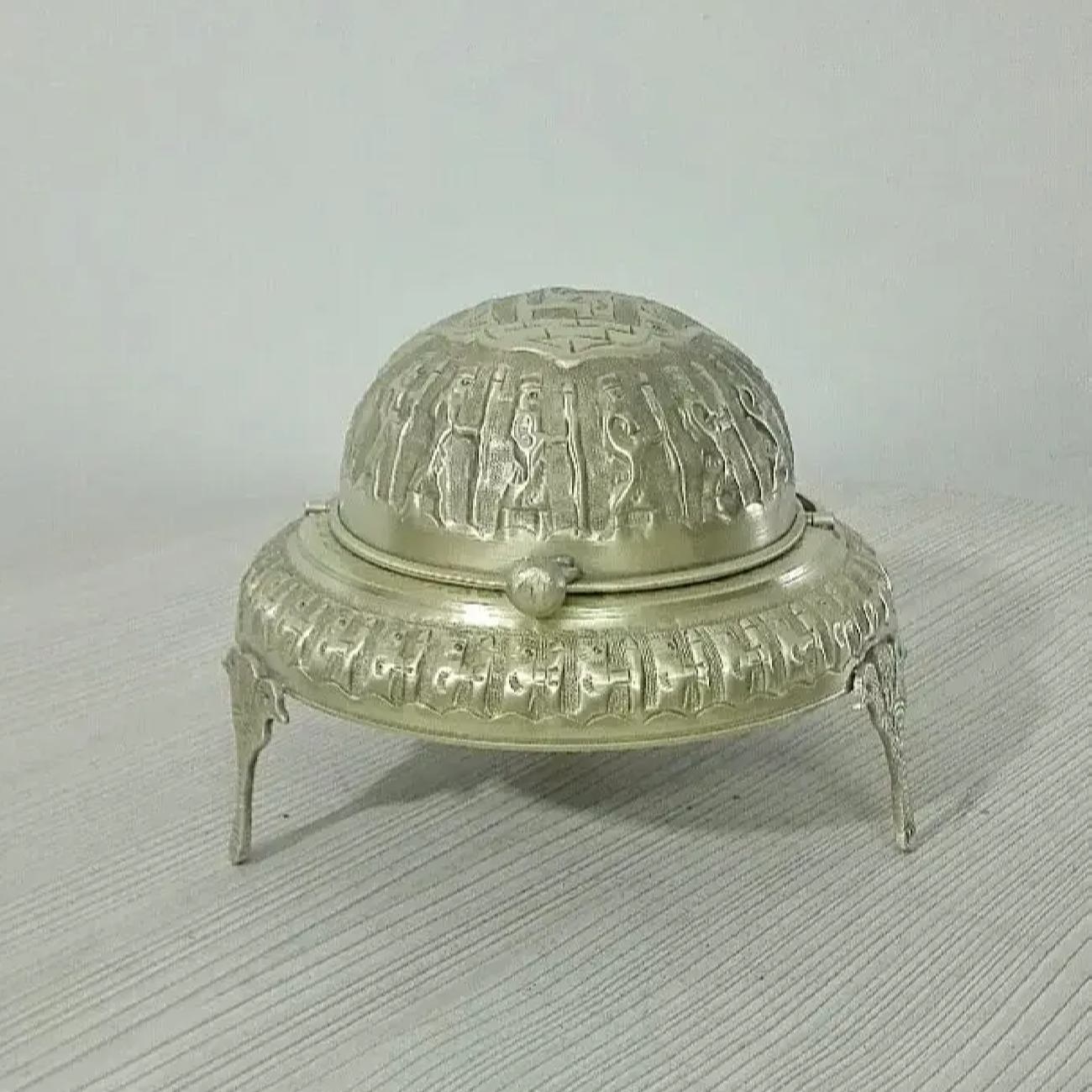 Persischer Kaviar-Servierer mit handgefertigtem Messing-Rolldeckel