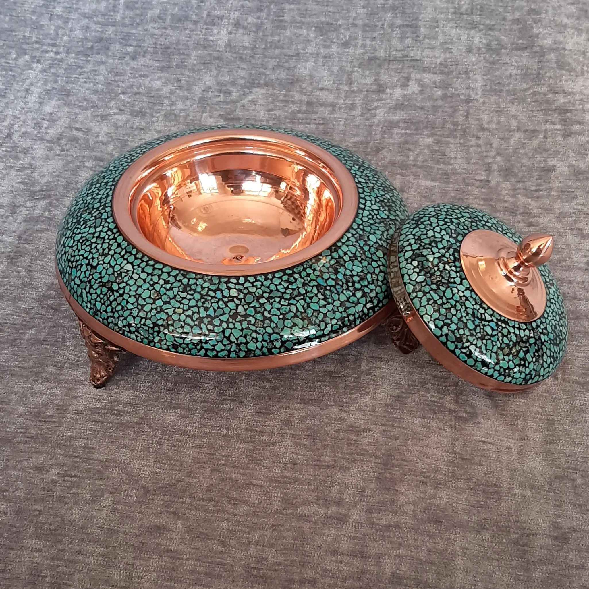 Persischer Kaviar-Server mit Türkis-Einlage und eleganten Füßen