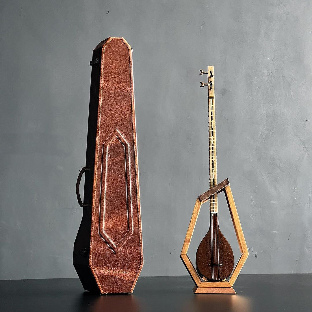 Persisches Setar-Hartschalenetui, elegant handgefertigt aus Tannenholz und Leder