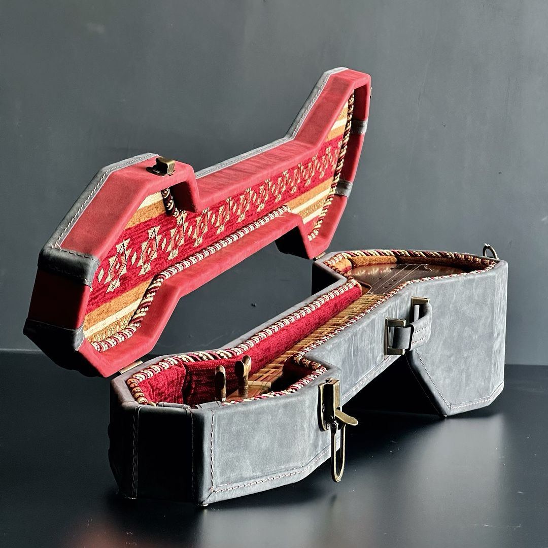 Persisches Setar-Etui – luxuriös, handgefertigt aus Holz und Leder