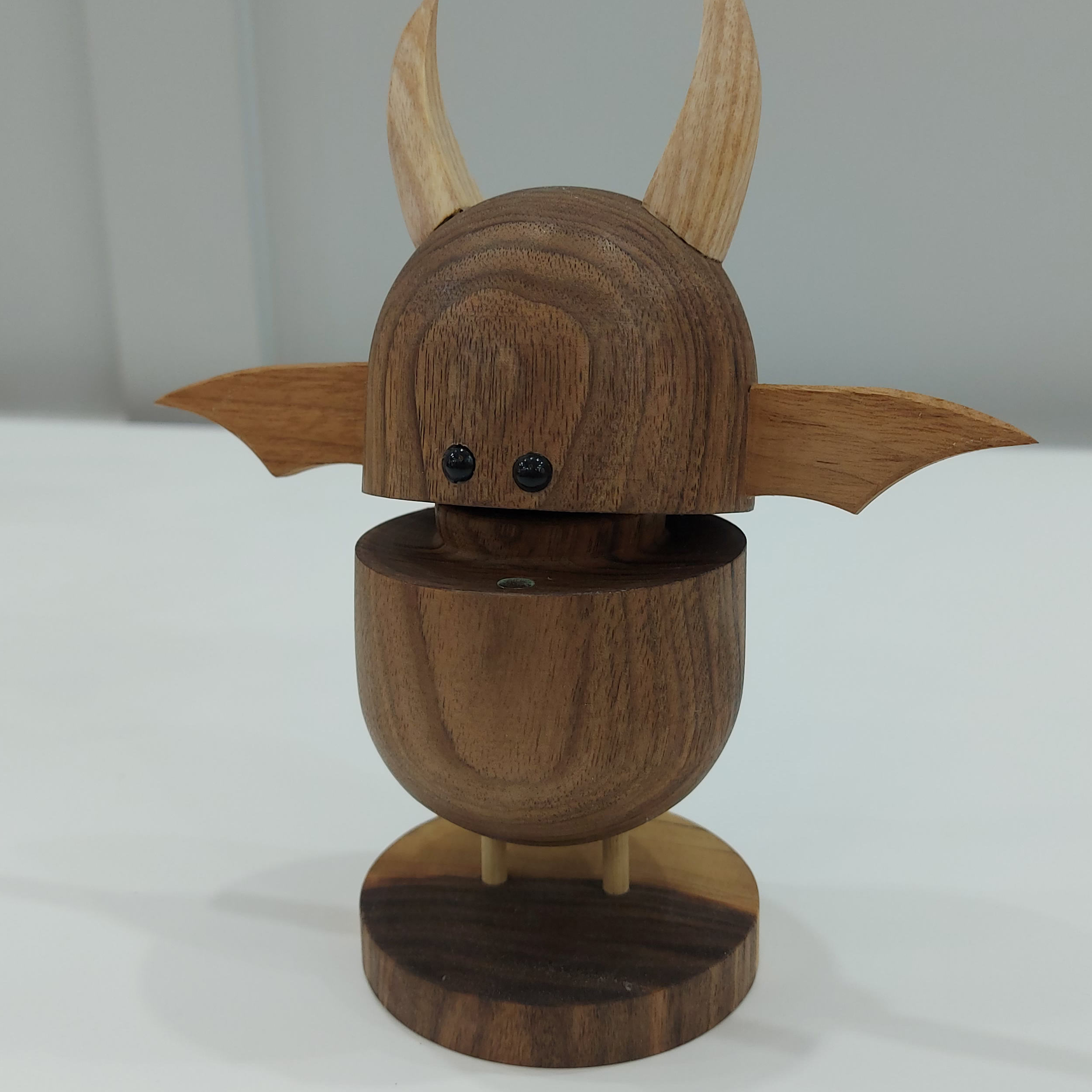 Braune Fledermaus-Design Holz-Zahnstochenspender