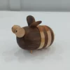 Holz-Zahnstochenspender mit Bienen-Design für Tischgedecke