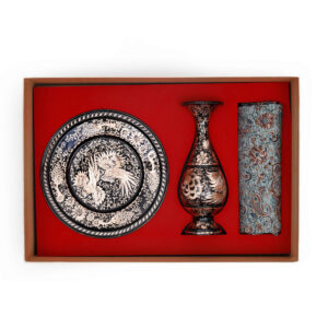 Schatzhaftes persisches handwerkliches Geschenkset Gravierte Kupferteller & Vase
