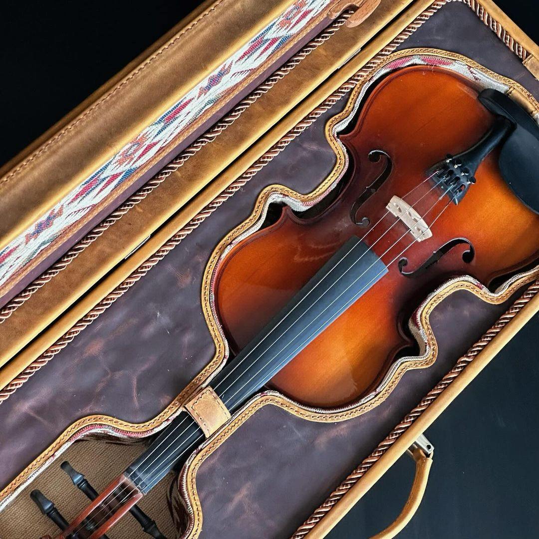 Geigenetui – handgefertigt aus Tannenholz und Naturleder