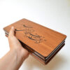 Holzbox zum Verschenken mit dem persischen Kalligrafiemuster Booye Bahar