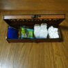Holz-Teebeutel-Organizer-Box mit 4 Fächern im klassischen braunen Design
