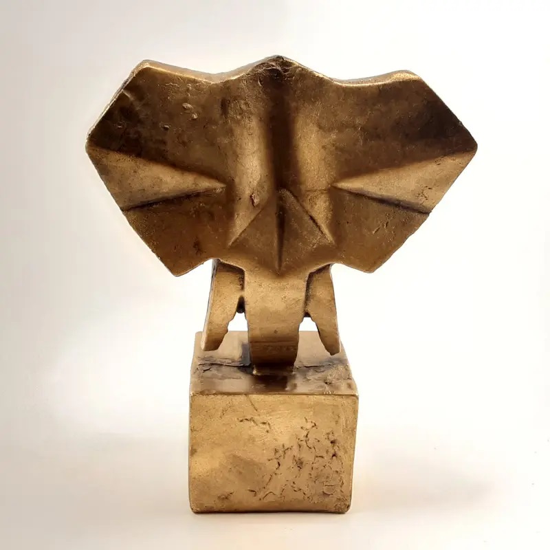 Geometrische Goldene Nashorn Cubismus Figur – Künstlerisches Highlight