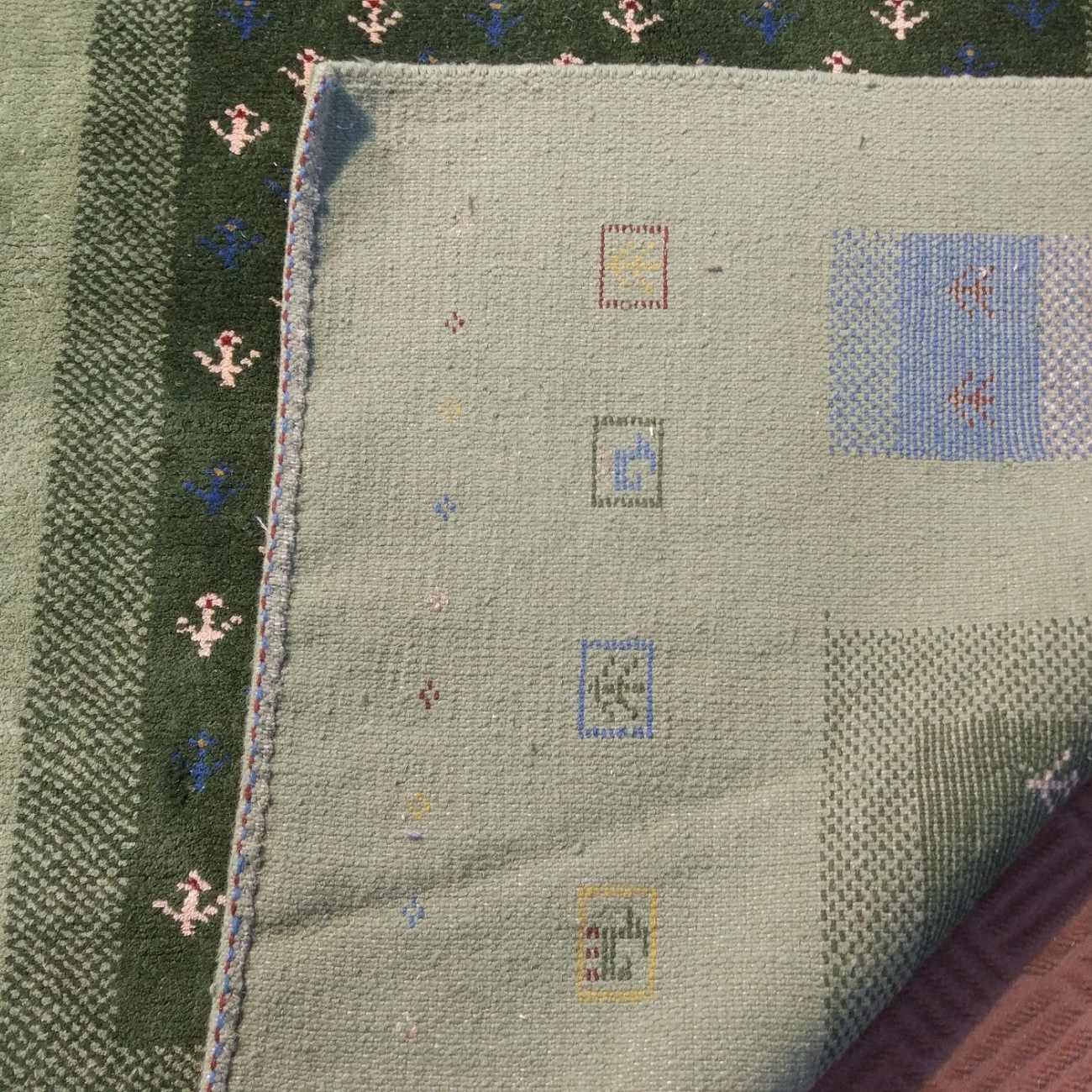 Persischer Gabbeh-Wollteppich handgewebt in Fars Kashkuli Tiermotiven