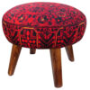 Traditioneller roter persischer Hocker mit Holzbeinen und Samtstoff, Artemis