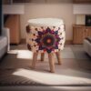 Runder Samt-Hocker mit Holzbeinen und Cremefarbe für das Schlafzimmer
