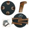 Traditioneller roter persischer Hocker mit Holzbeinen und Samtstoff, künstlerisch