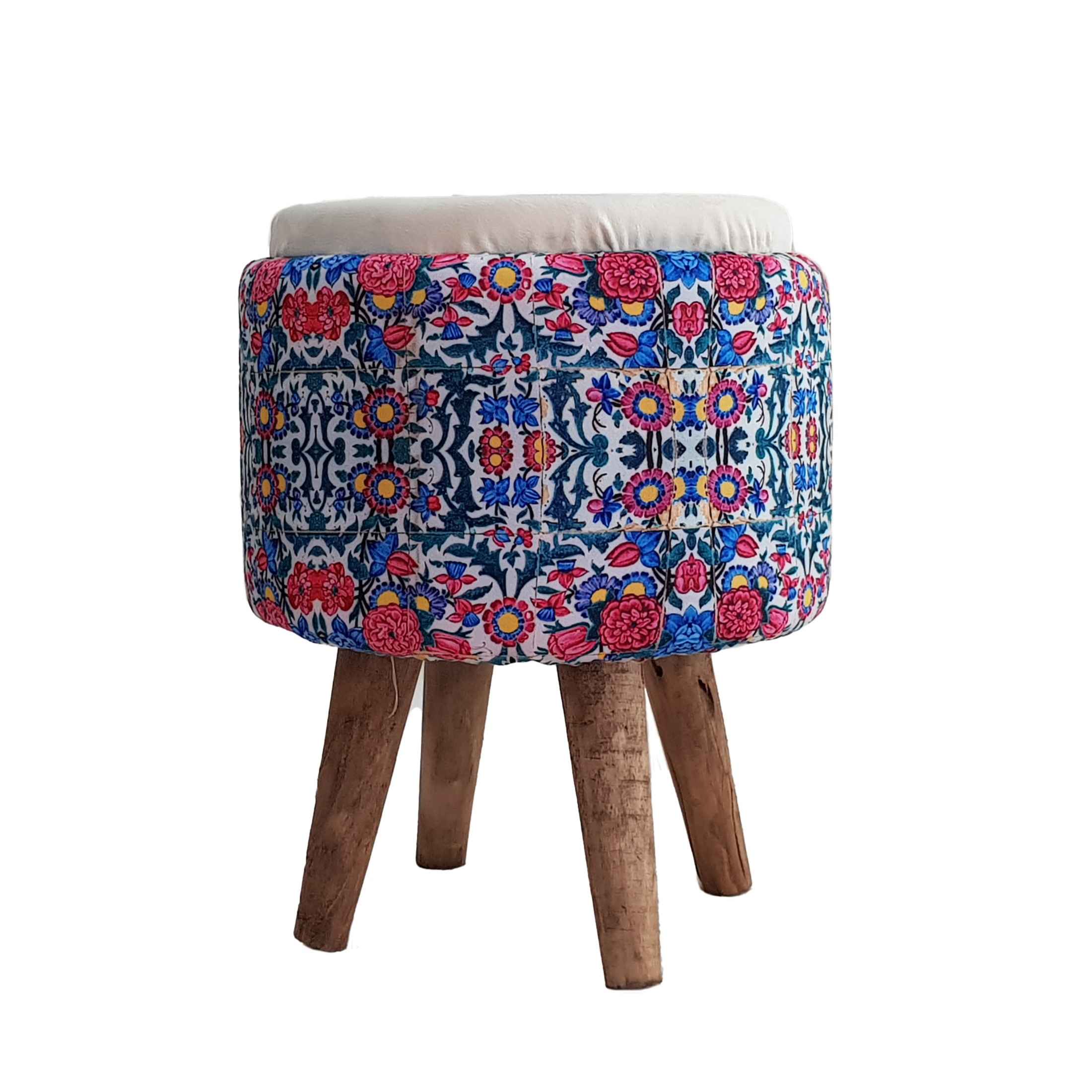 Runder Samt-Hocker mit Holzbeinen und persischem Blumendesign, Blau