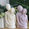 Handgefertigte Skulpturkerze mit Umarmungsdesign für Geschenk und Dekoration