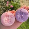 Fantasie handgefertigte Skulpturkerze mit Mond- und Sonnendesign