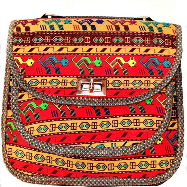 Handgemachte Umhängetasche aus Kunstleder im traditionellen Stil