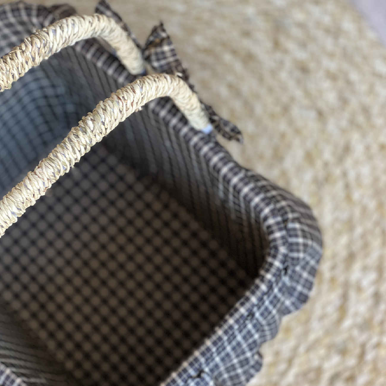 Persischer handgewebter Palmblatt-Aufbewahrungskorb mit Griff