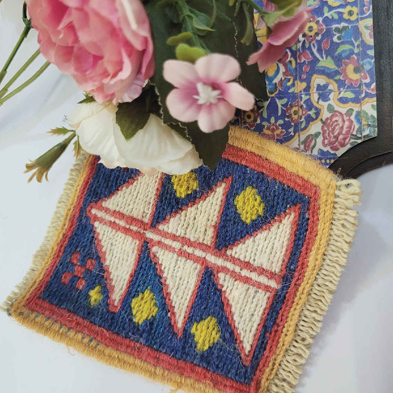 Handgewebter persischer Kilim-Untersetzer mit Kieferbaum-Design
