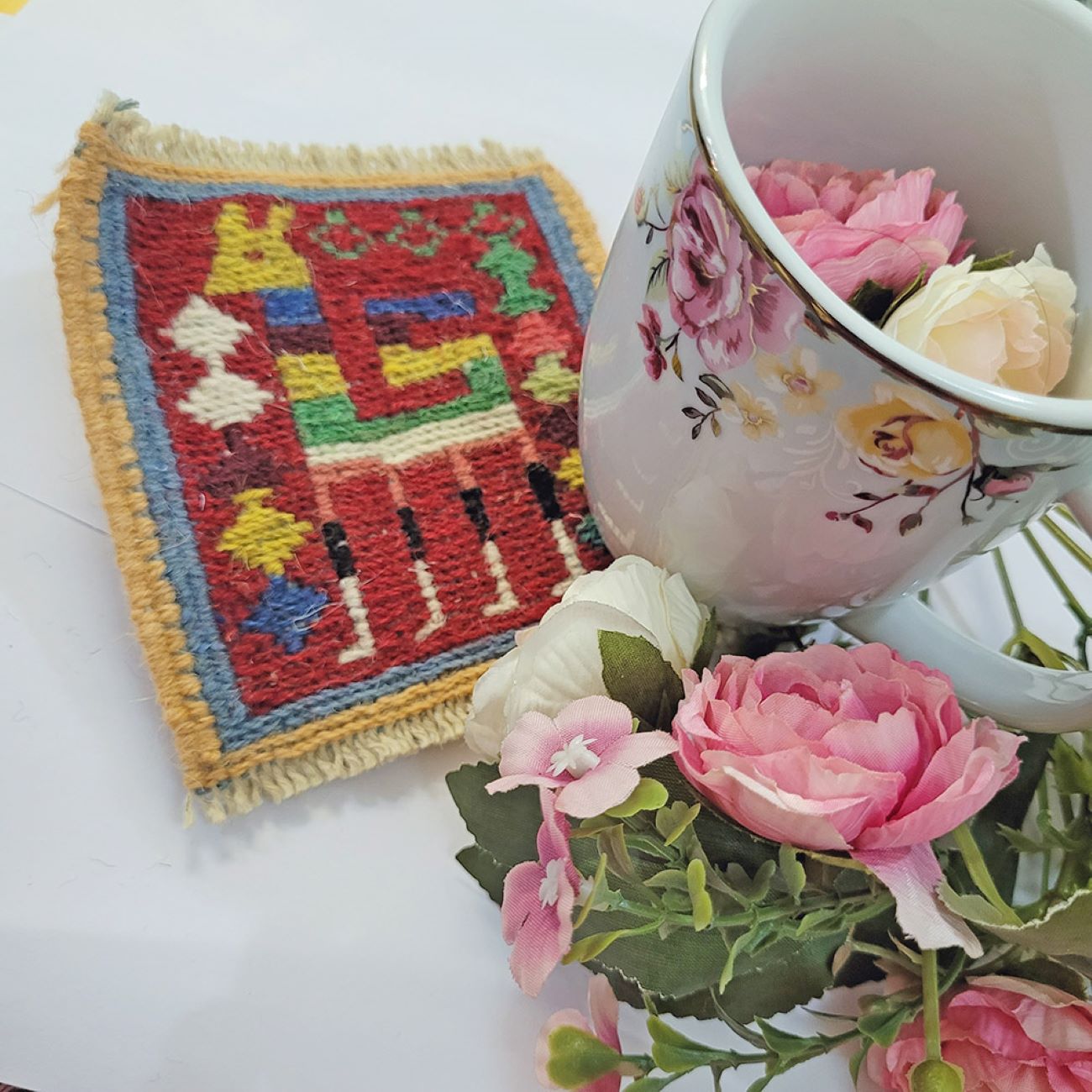 Handgewebter persischer Kilim-Untersetzer mit Hirsch-Design