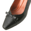 Damenschuhe aus Leder mit Schleife und hohen Absätzen