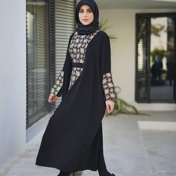 Schwarze Abaya für Frauen mit Floralem Design Modell Noura