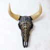 Dekorativer Stierschädel mit goldenen Hörnern - Western-Thema-Skulptur