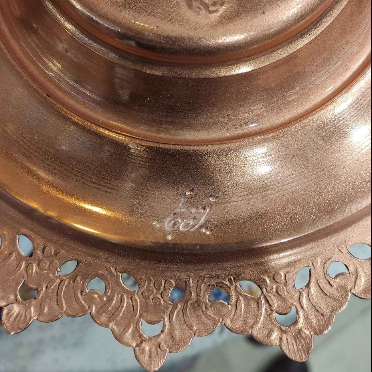 Dekorativer Kupferteller inspiriert von persischer Kunst