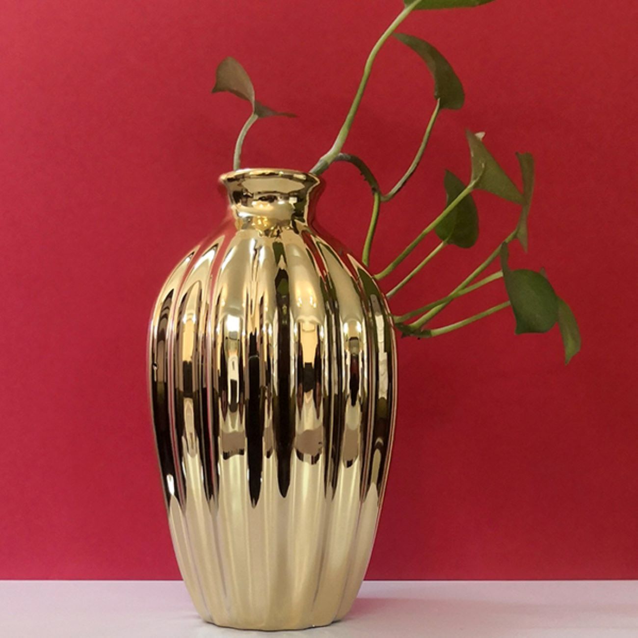 Dekorative Keramikvase mit goldenem Körper für Wohnkultur