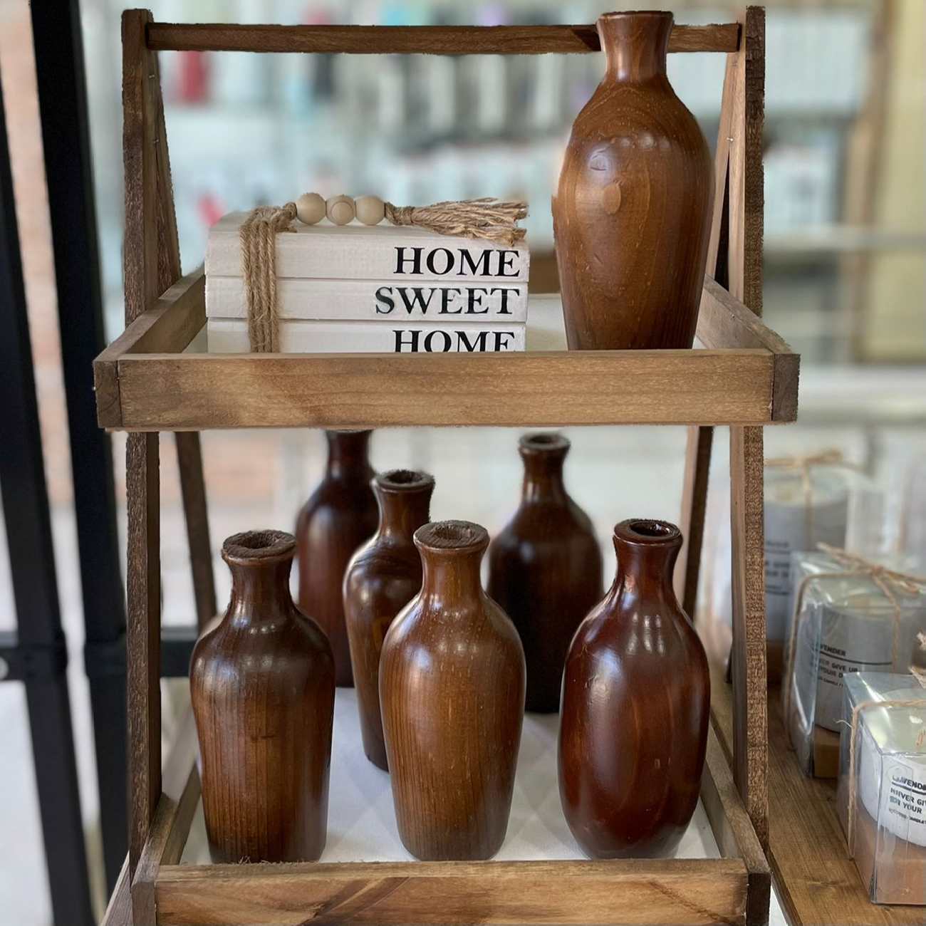 Dekorative Knospenvase aus massivem Naturholz, handgefertigt in Dunkelbraun