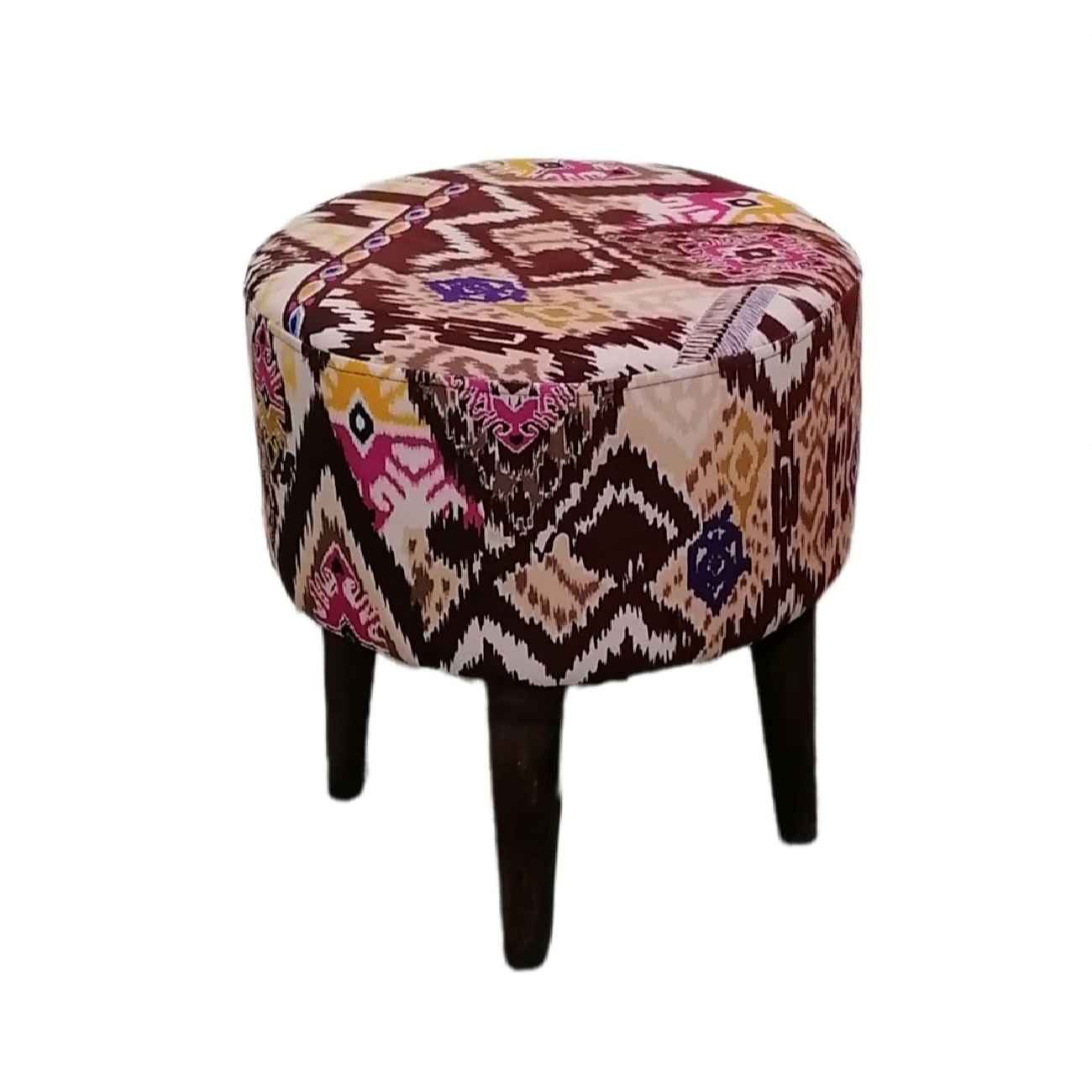 Runder Hocker mit Holzbeinen, inspiriert von persischer Kunst