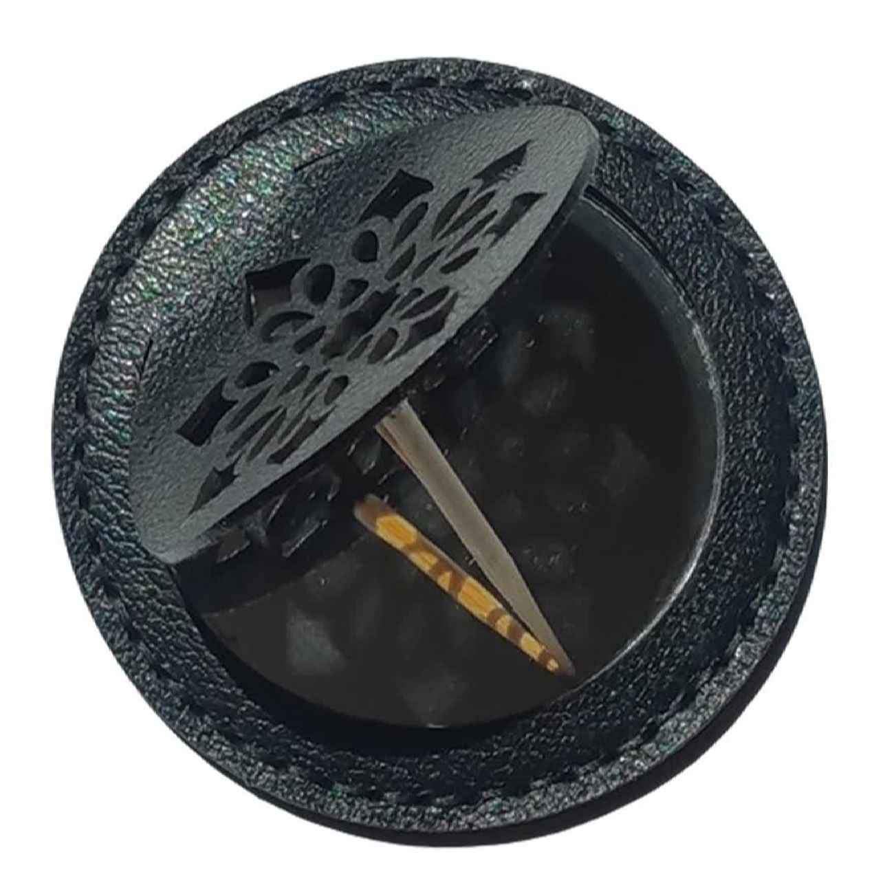 Portabler Taschenspiegel mit persisch inspiriertem Leder-Design